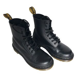 Dr. Martens Women’s 11821 AW004 Black Leather Combat Boots 8Eye Lace-Up Sz US 6L